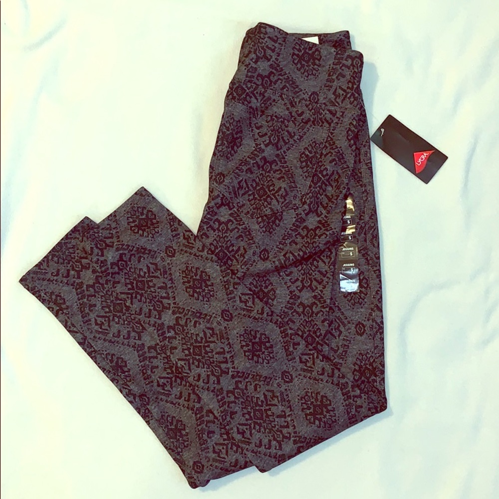 Patterned Mudd jegging.